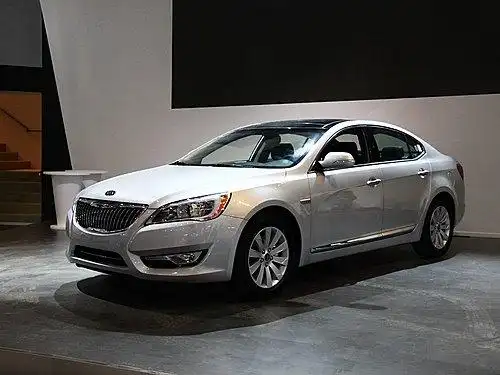 Kia 起亞 Cadenza 非營業用車|高雄市社會新鮮人低門檻代步車|職人級全車整備工藝打造卓越車況