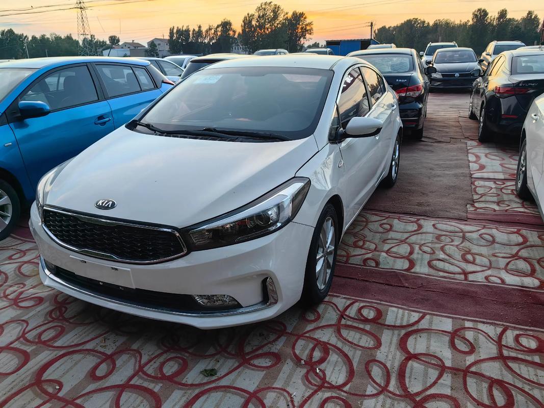 Kia 起亞 K3 里程保證|高雄市家庭實用七人座中古車|杜絕調表里程數保證