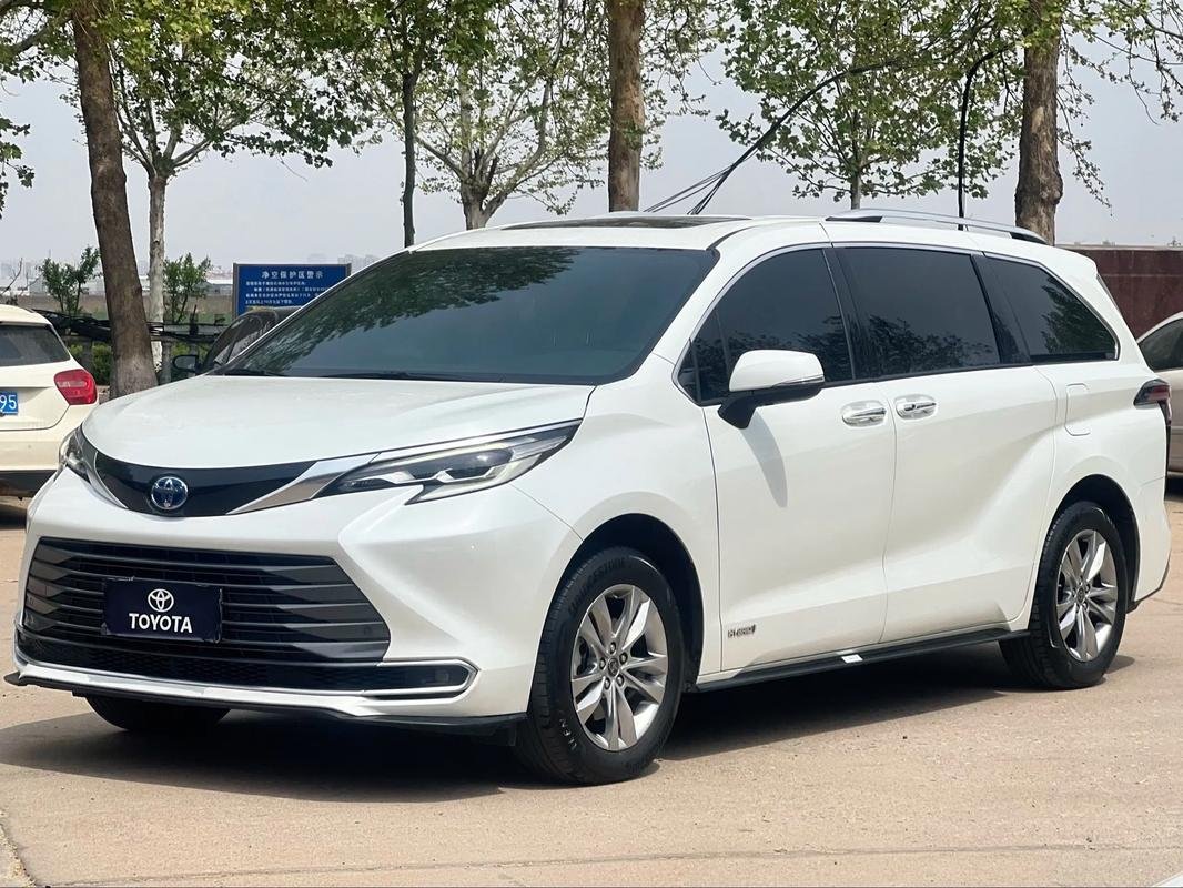 Toyota 豐田 Sienna 無重大事故或車體銜接|桃園市保固期內原廠新古車|五星好評車商推薦 高保值首選